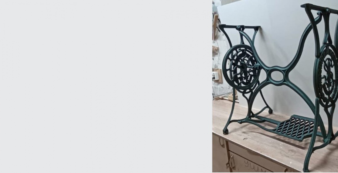 Подстолье после покраски Зеленый Шелк