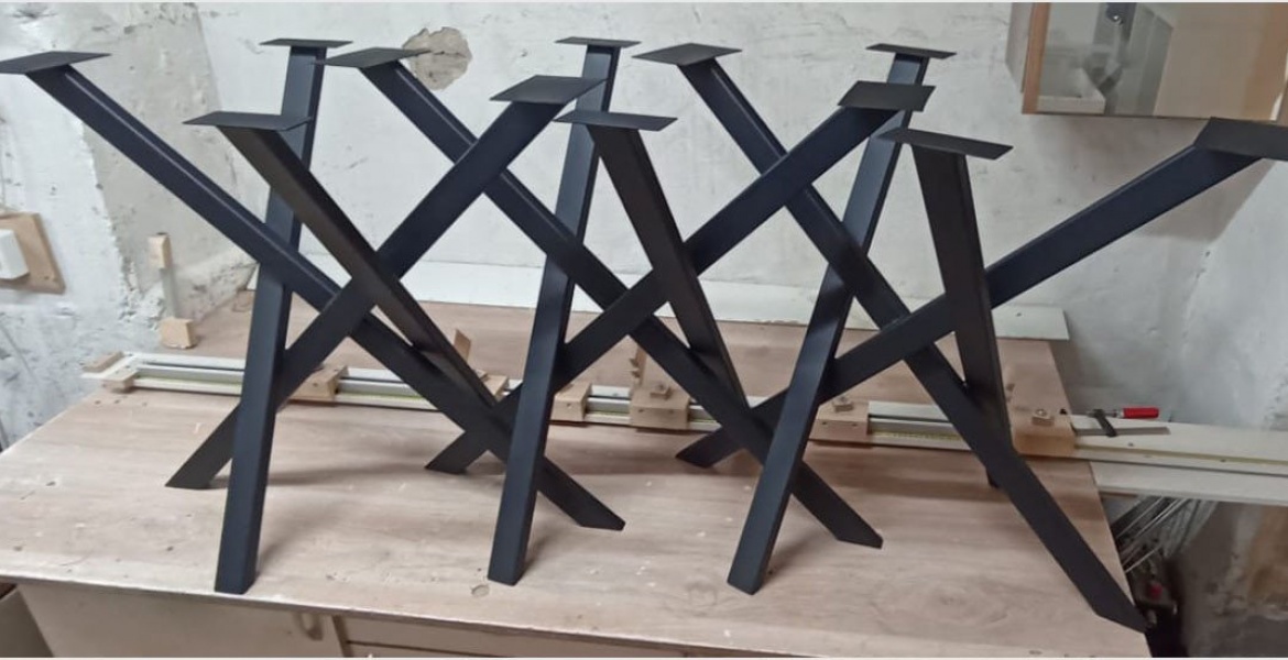 Крашенное подстолье для стола Черный Муар